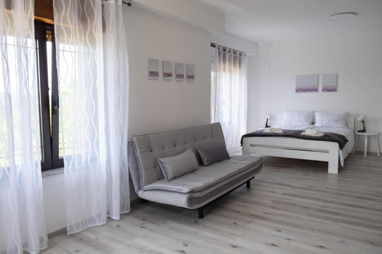 Apartma Oddih Dutovlje Ngoại thất bức ảnh
