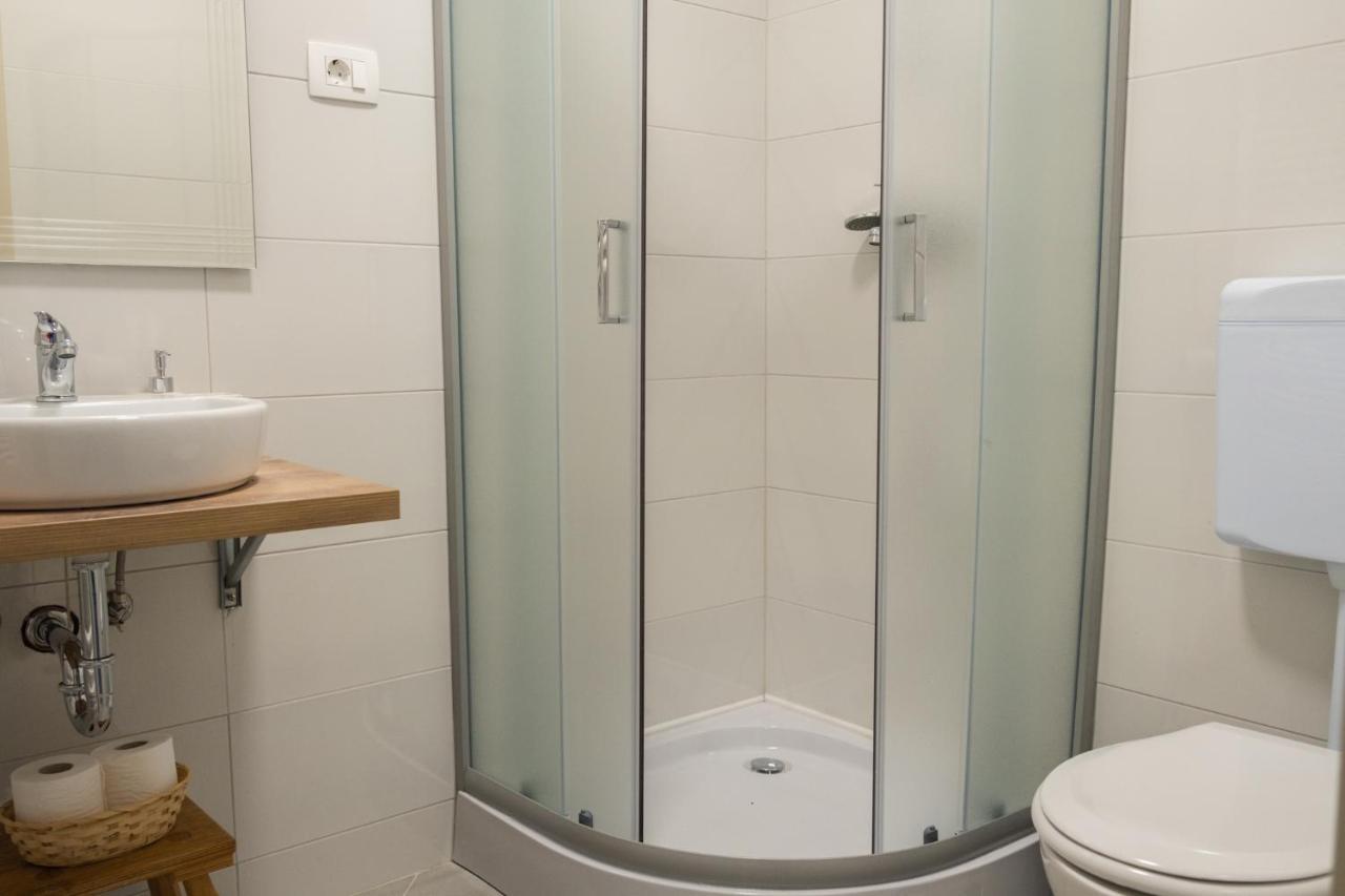 Apartma Oddih Dutovlje Ngoại thất bức ảnh