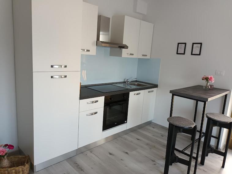 Apartma Oddih Dutovlje Ngoại thất bức ảnh