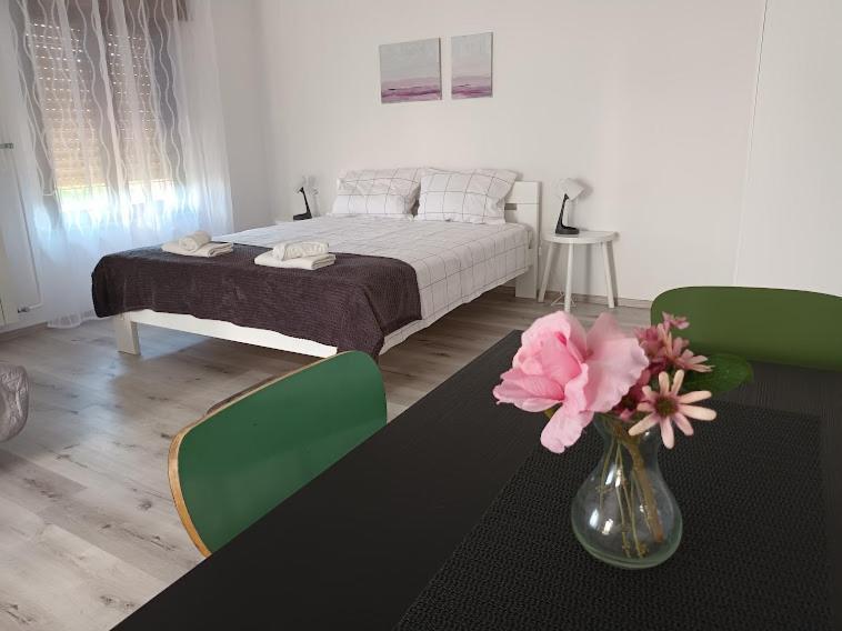 Apartma Oddih Dutovlje Ngoại thất bức ảnh